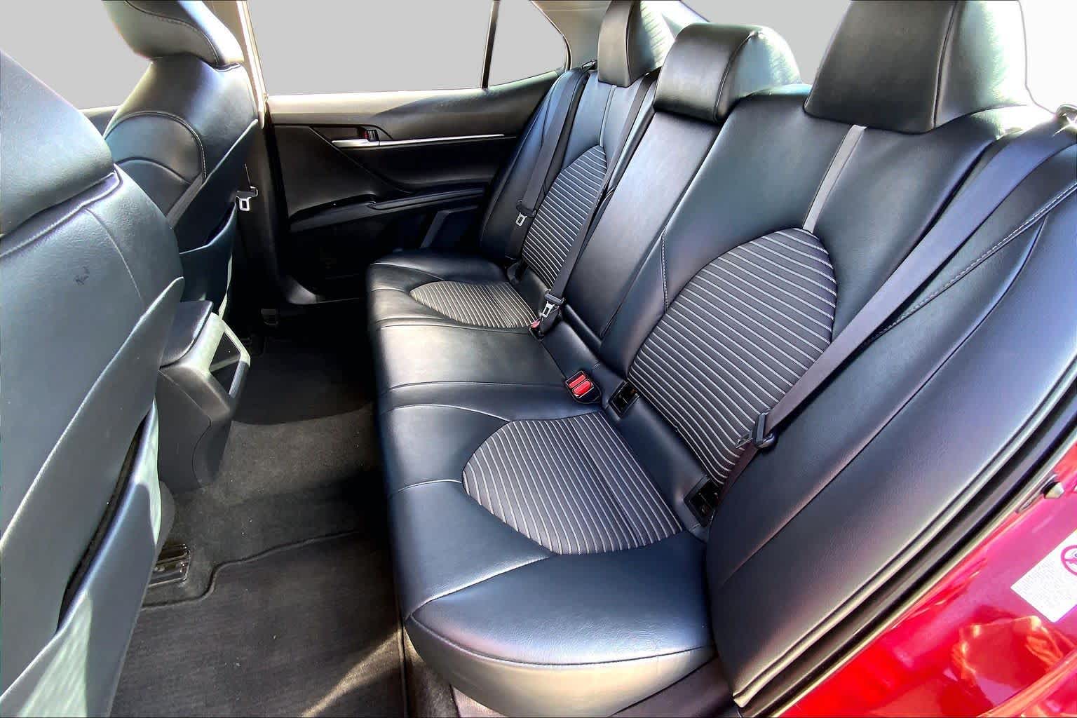 2018 Toyota Camry photo 20 of 36