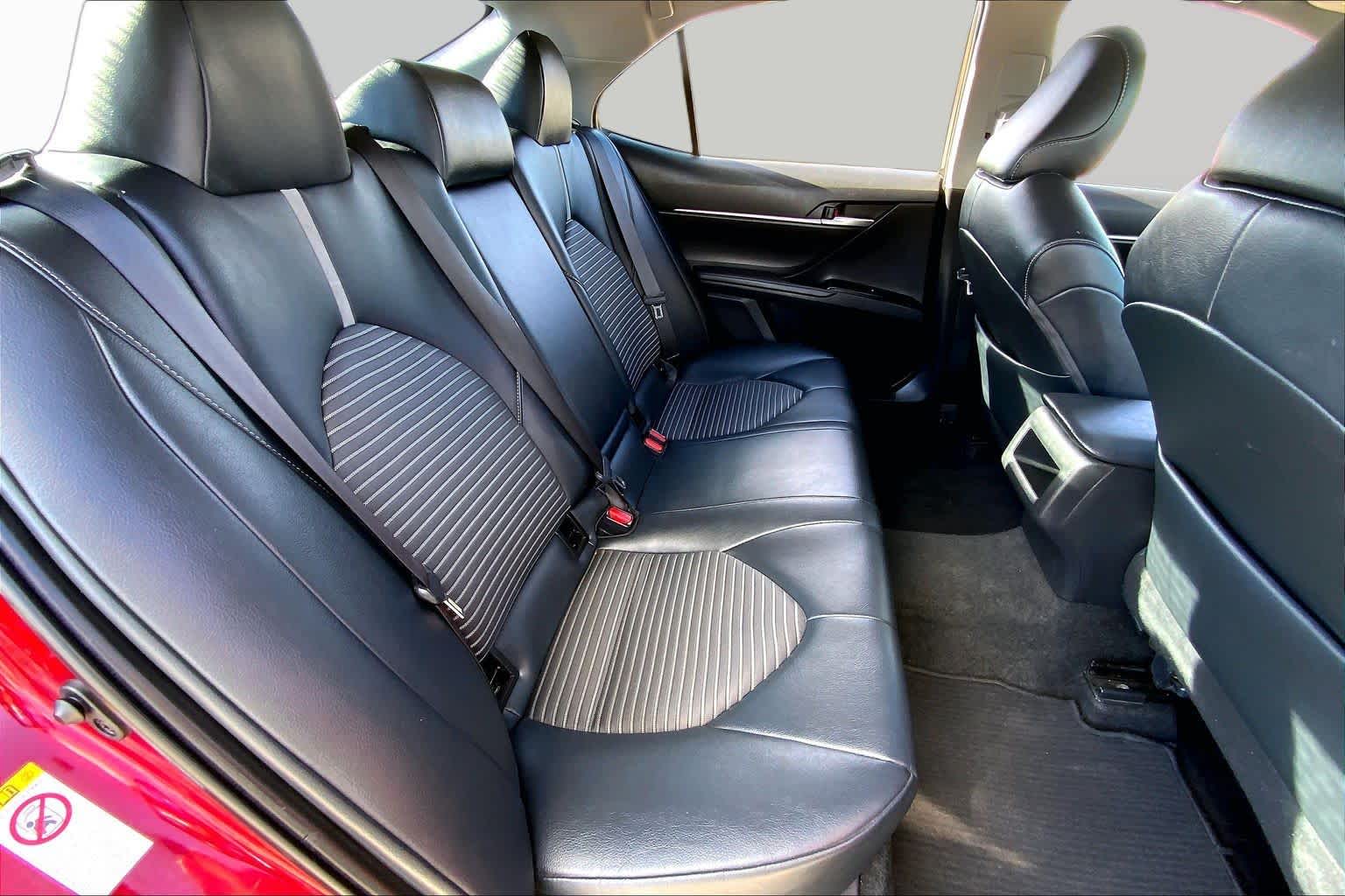 2018 Toyota Camry photo 19 of 36