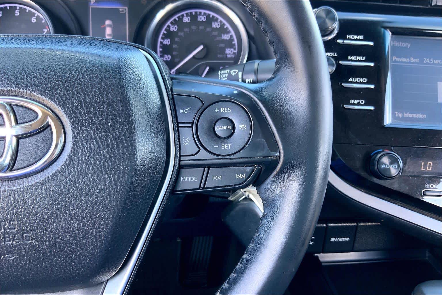 2018 Toyota Camry photo 24 of 36