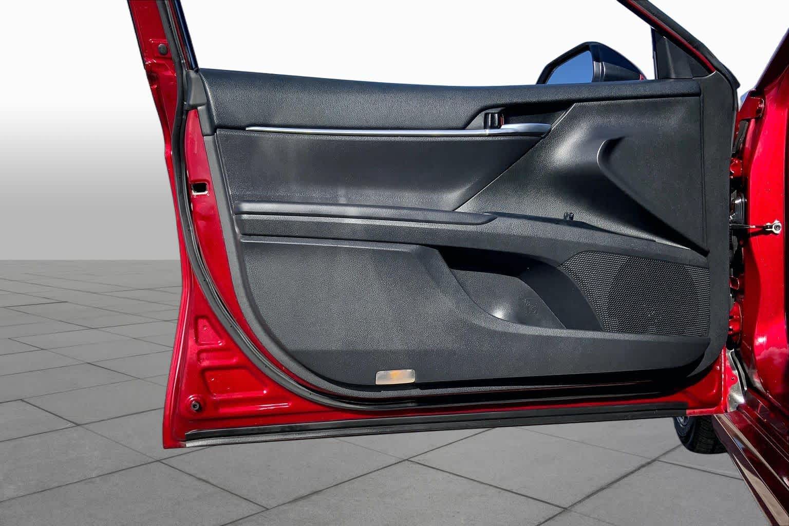 2018 Toyota Camry photo 21 of 36