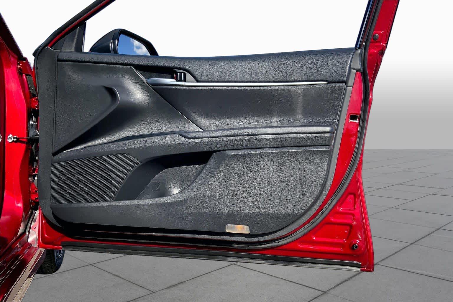 2018 Toyota Camry photo 22 of 36