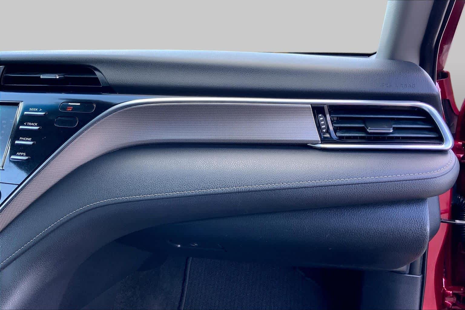 2018 Toyota Camry photo 18 of 36