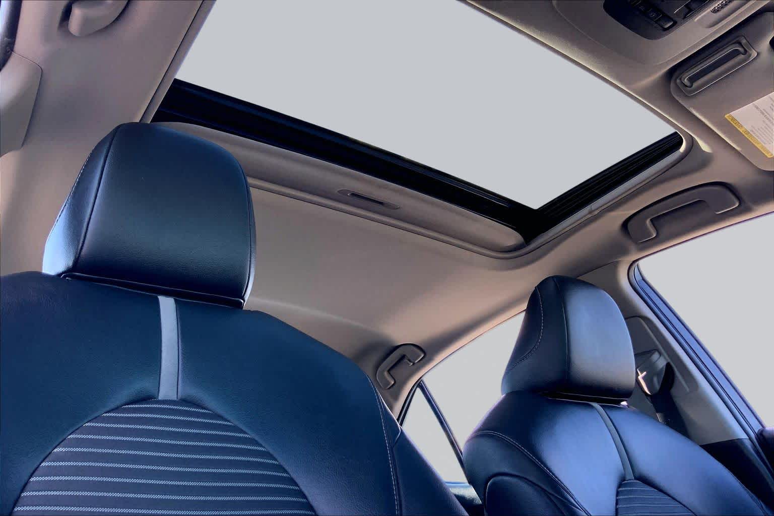 2018 Toyota Camry photo 14 of 36