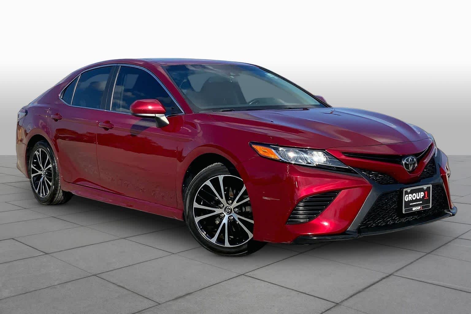 2018 Toyota Camry photo 3 of 36