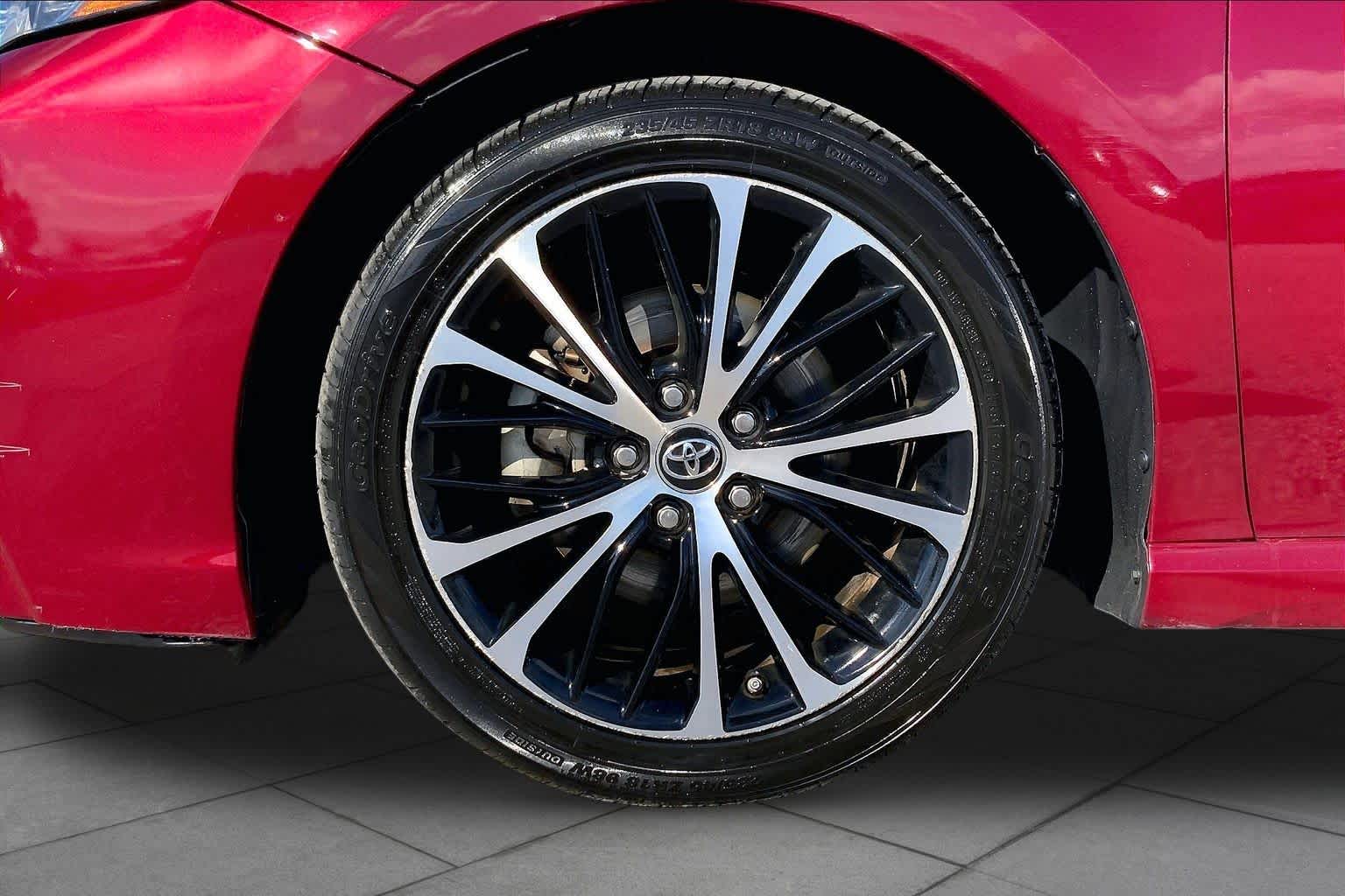 2018 Toyota Camry photo 11 of 36