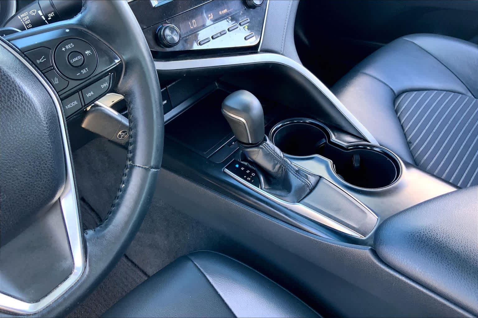 2018 Toyota Camry photo 16 of 36