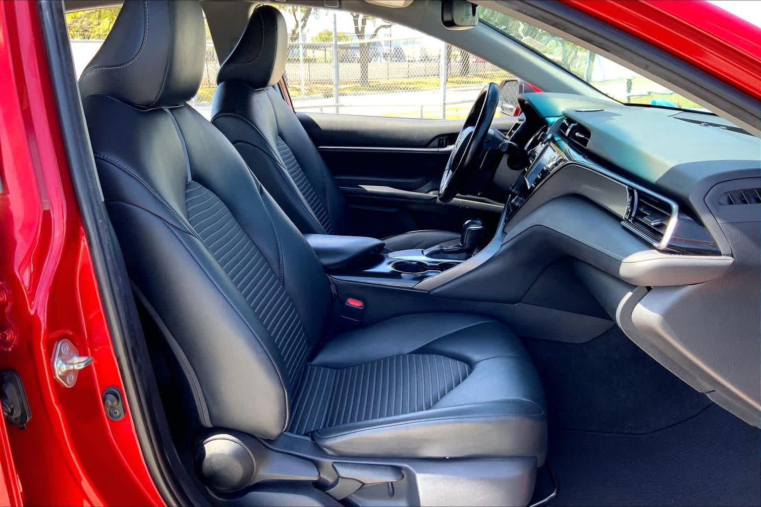 2019 Toyota Camry photo 9 of 35