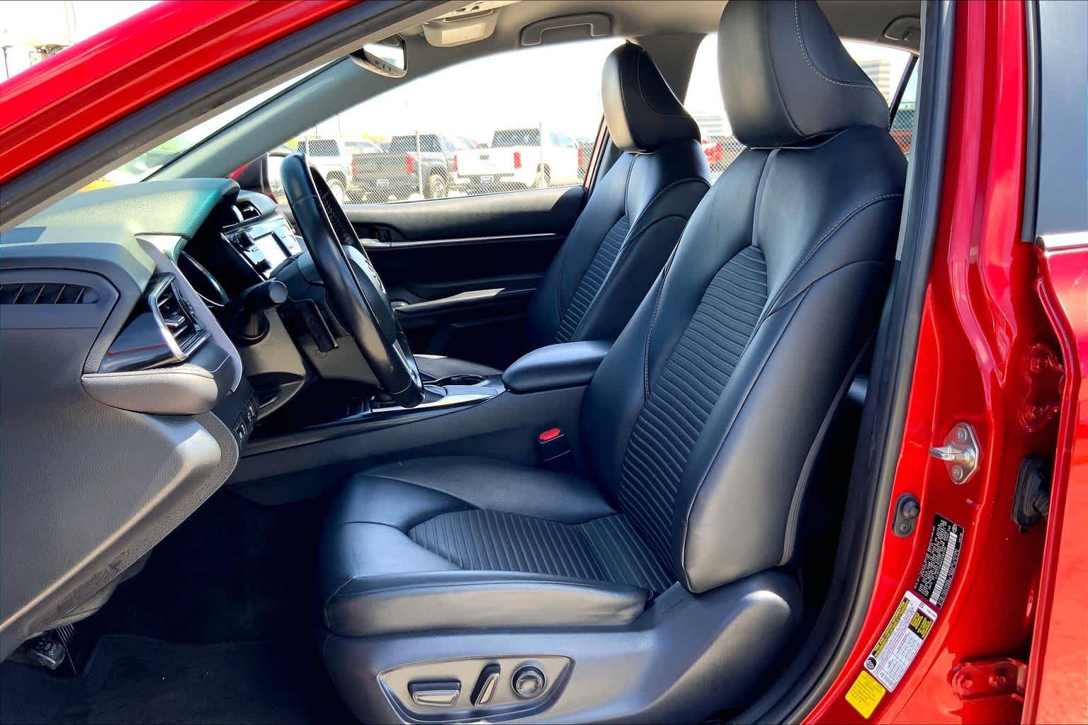 2019 Toyota Camry photo 8 of 35
