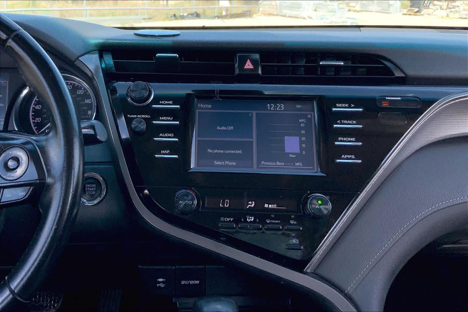 2019 Toyota Camry photo 7 of 35