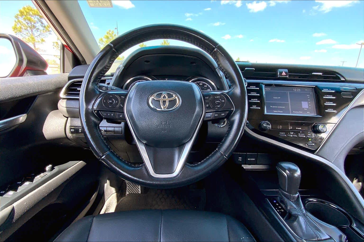 2019 Toyota Camry photo 6 of 35