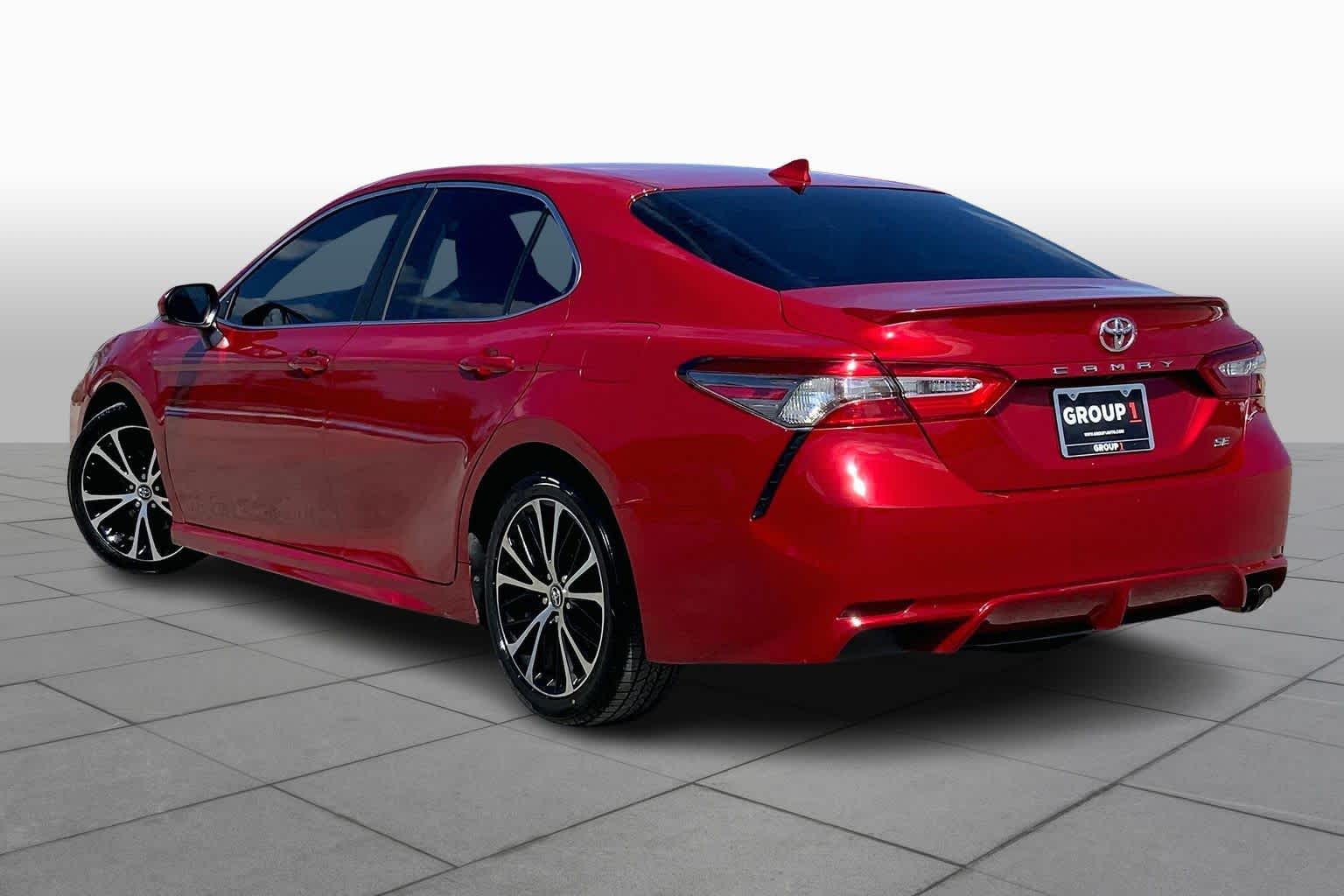 2019 Toyota Camry photo 12 of 35