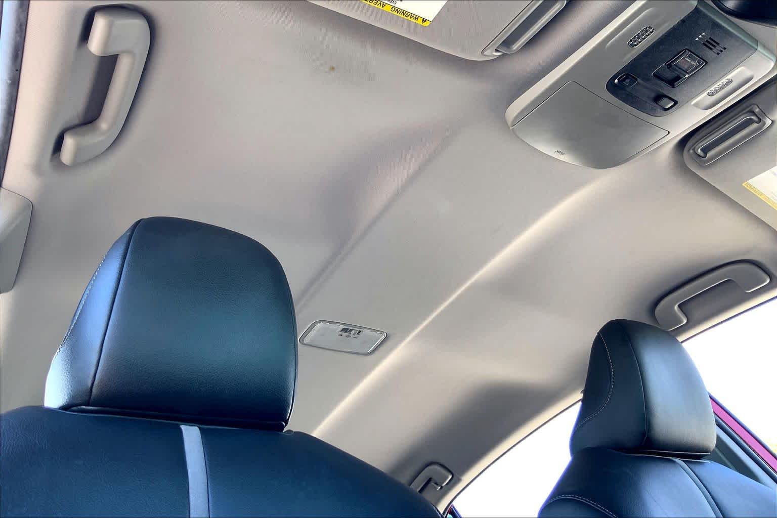 2019 Toyota Camry photo 14 of 35