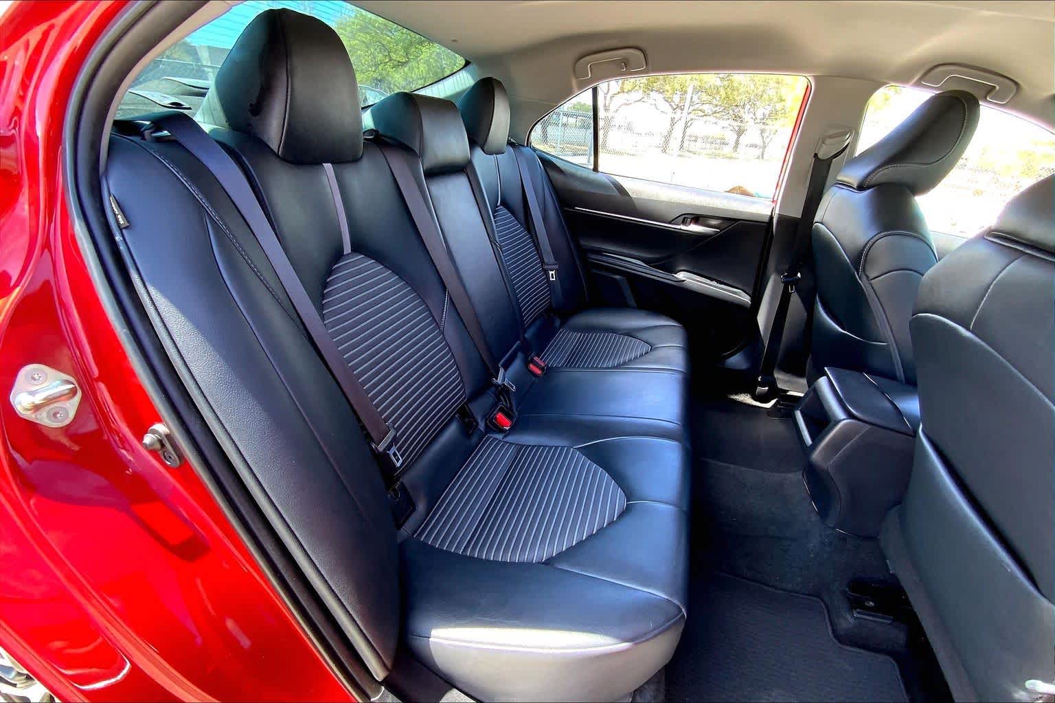 2019 Toyota Camry photo 19 of 35