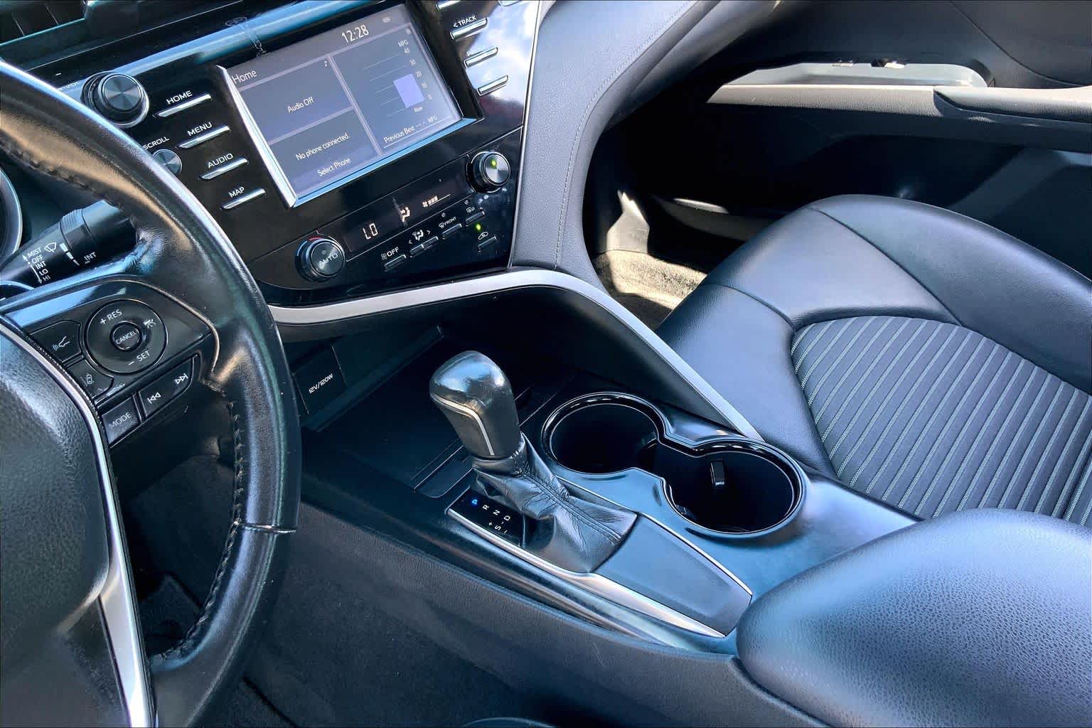 2019 Toyota Camry photo 16 of 35