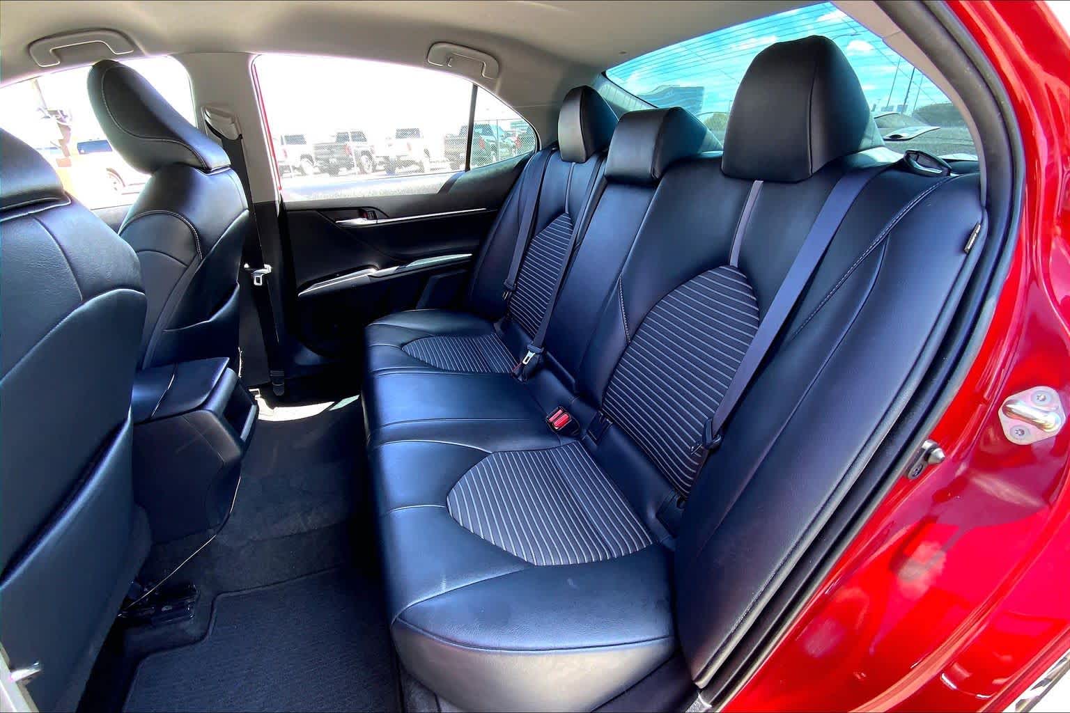 2019 Toyota Camry photo 20 of 35
