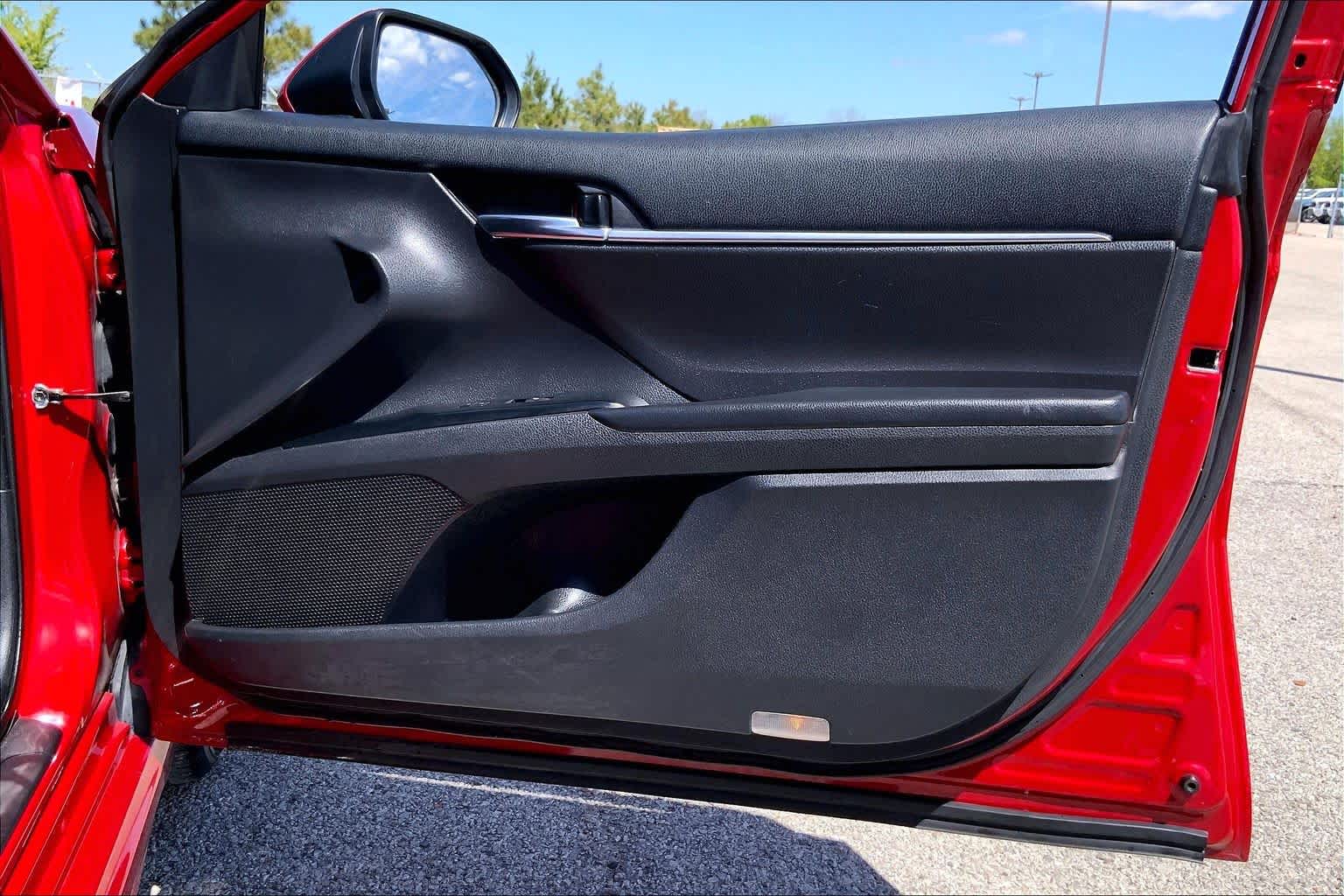 2019 Toyota Camry photo 22 of 35