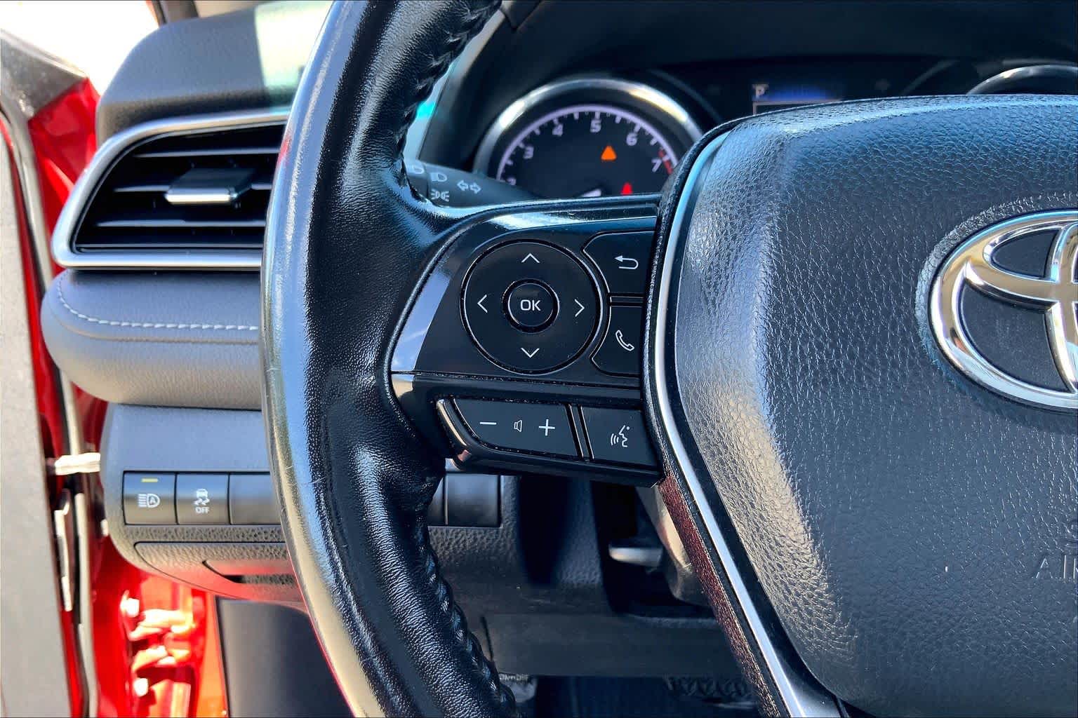2019 Toyota Camry photo 23 of 35