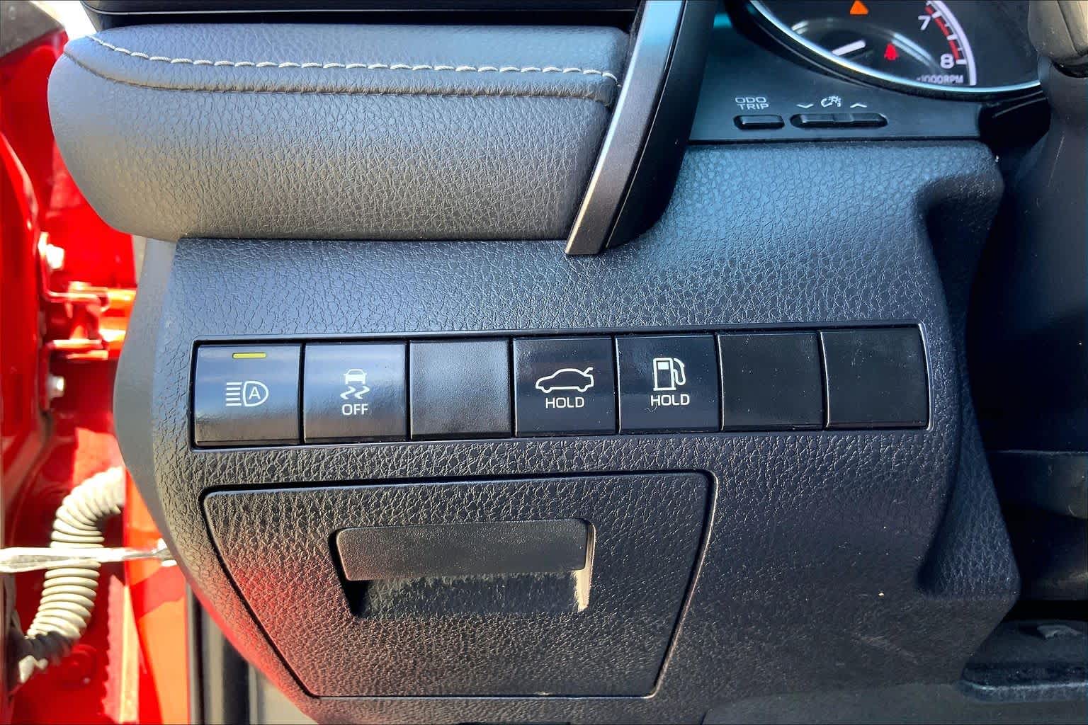 2019 Toyota Camry photo 32 of 35