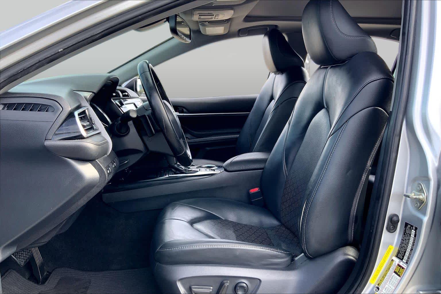 2018 Toyota Camry photo 8 of 34
