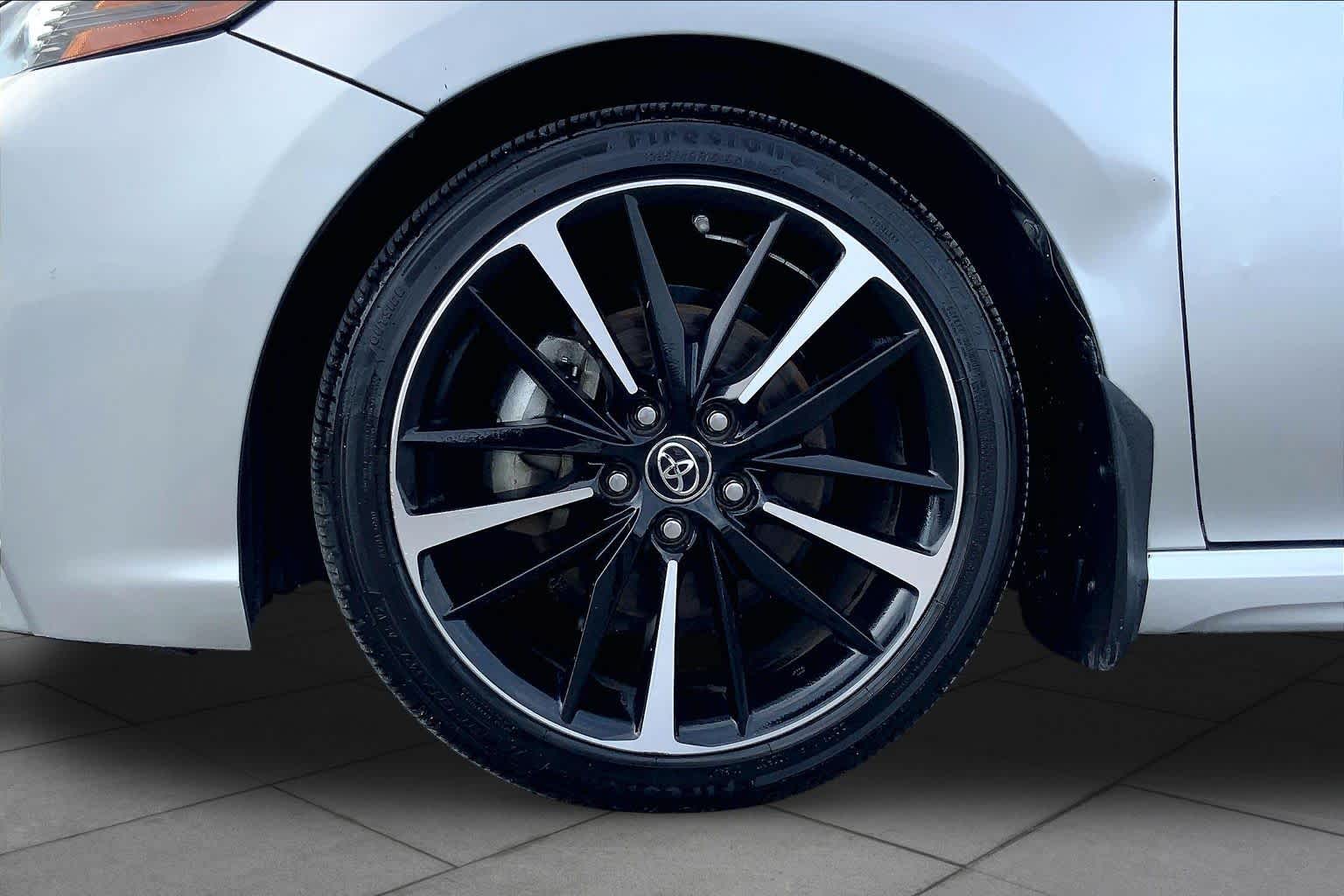 2018 Toyota Camry photo 11 of 34