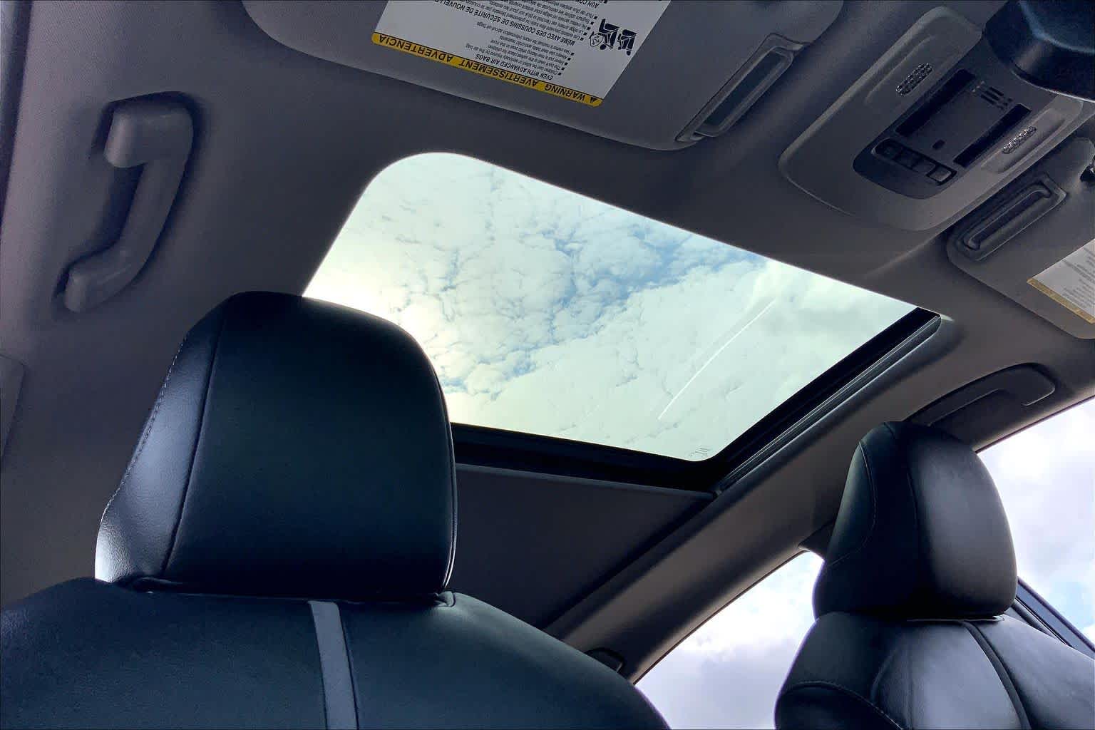 2018 Toyota Camry photo 14 of 34