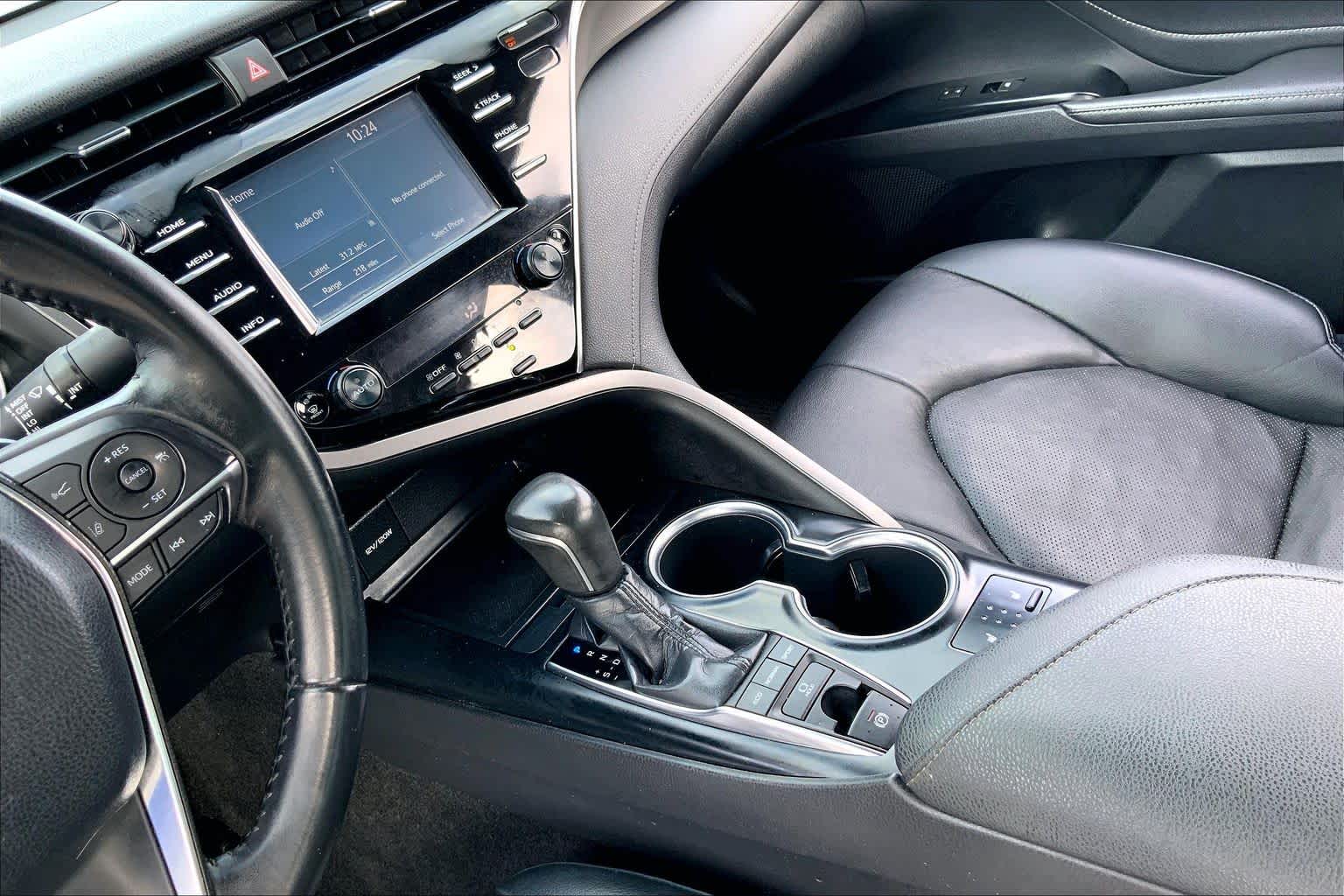 2018 Toyota Camry photo 16 of 34