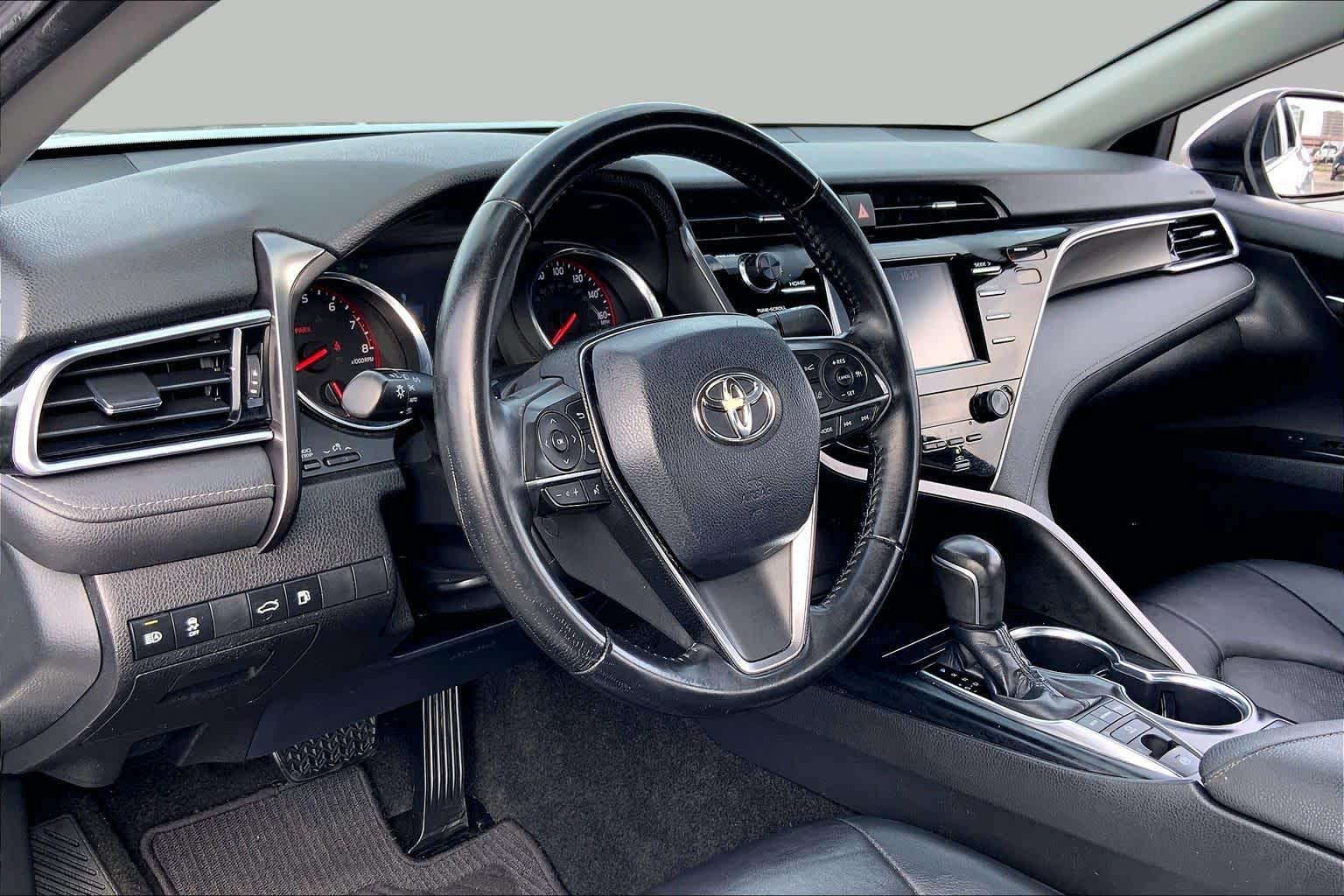 2018 Toyota Camry photo 17 of 34