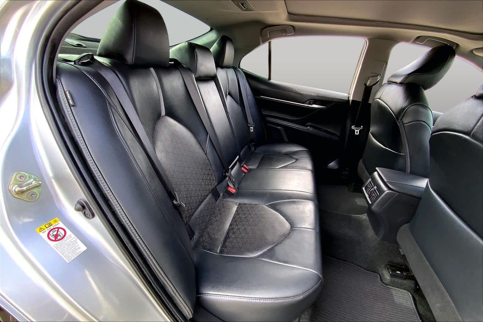 2018 Toyota Camry photo 19 of 34