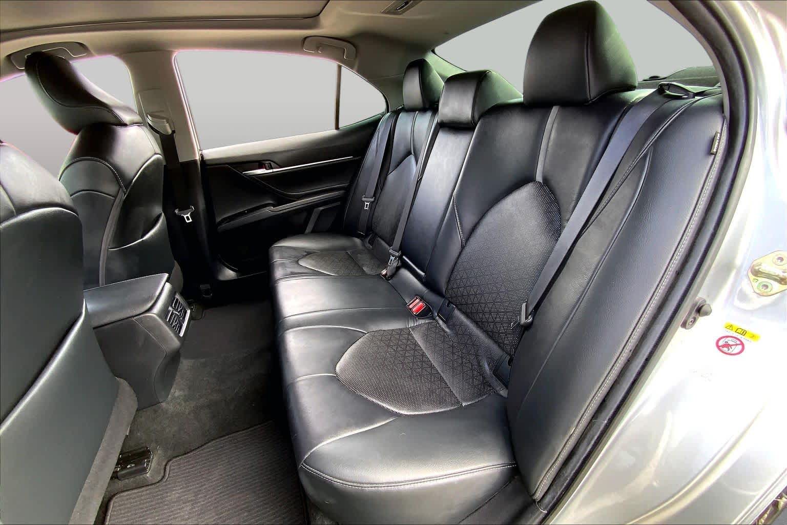 2018 Toyota Camry photo 20 of 34