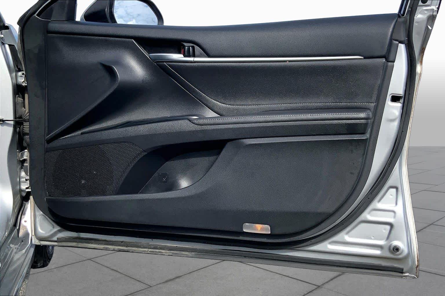 2018 Toyota Camry photo 22 of 34