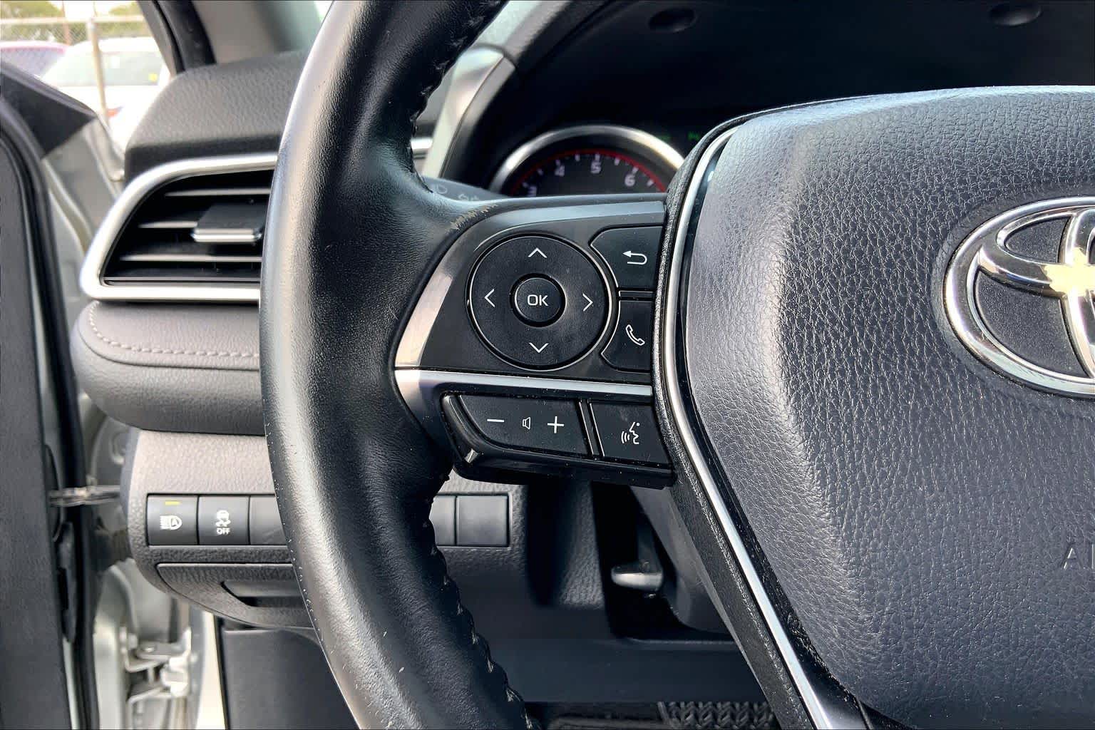 2018 Toyota Camry photo 23 of 34