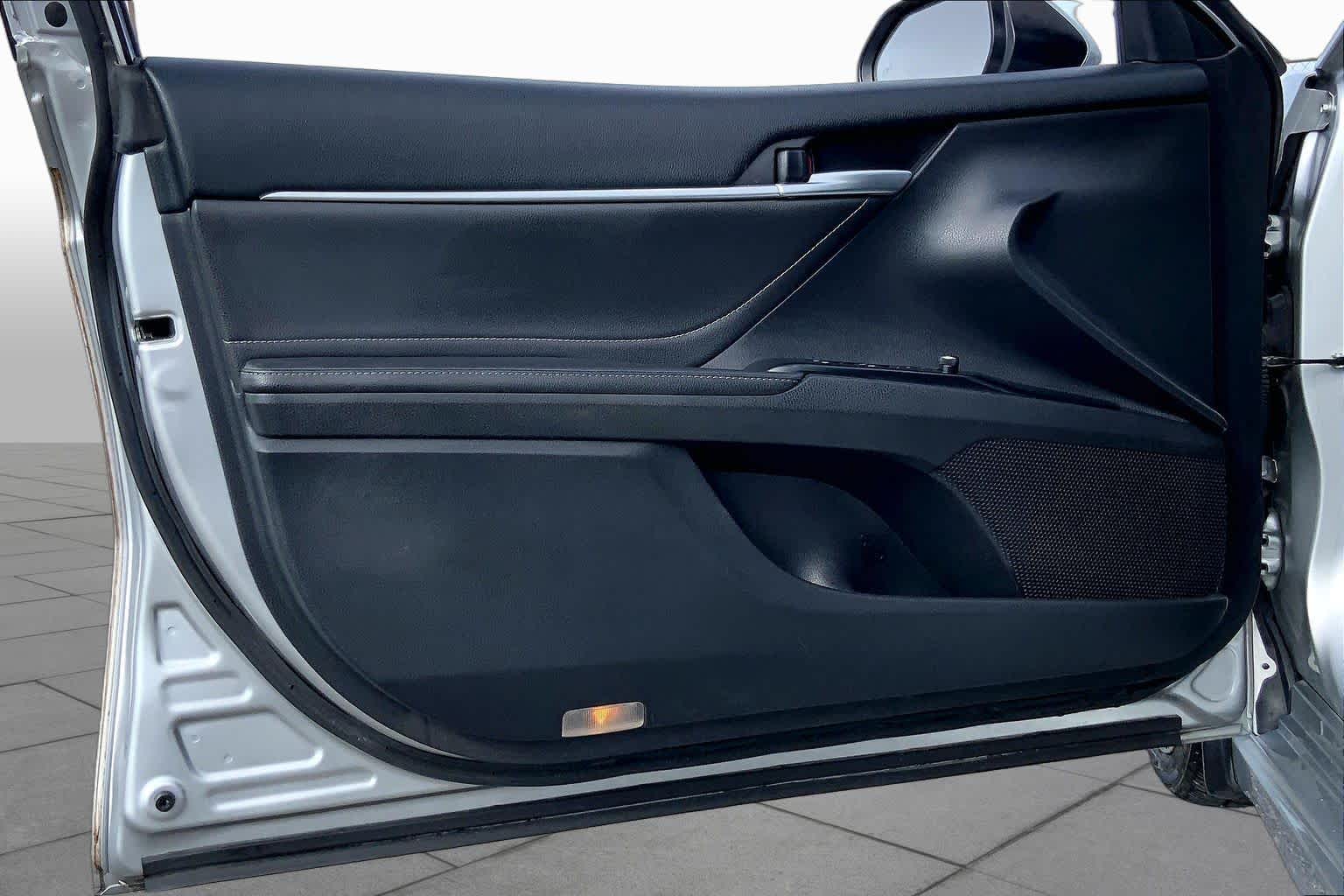2018 Toyota Camry photo 21 of 34