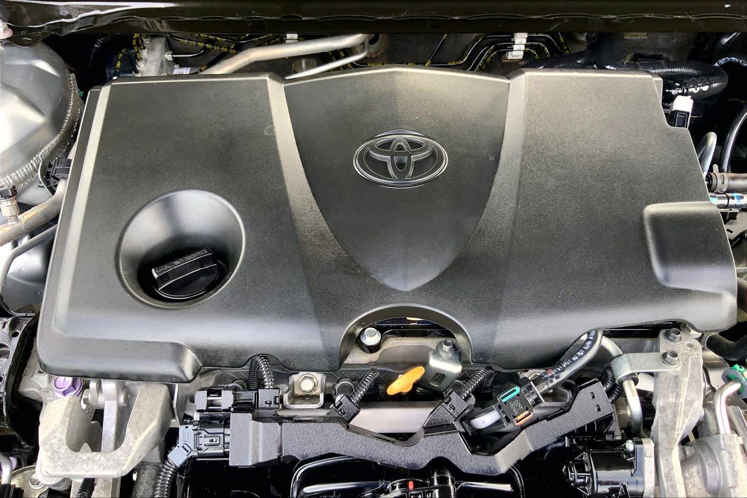 2018 Toyota Camry photo 32 of 34