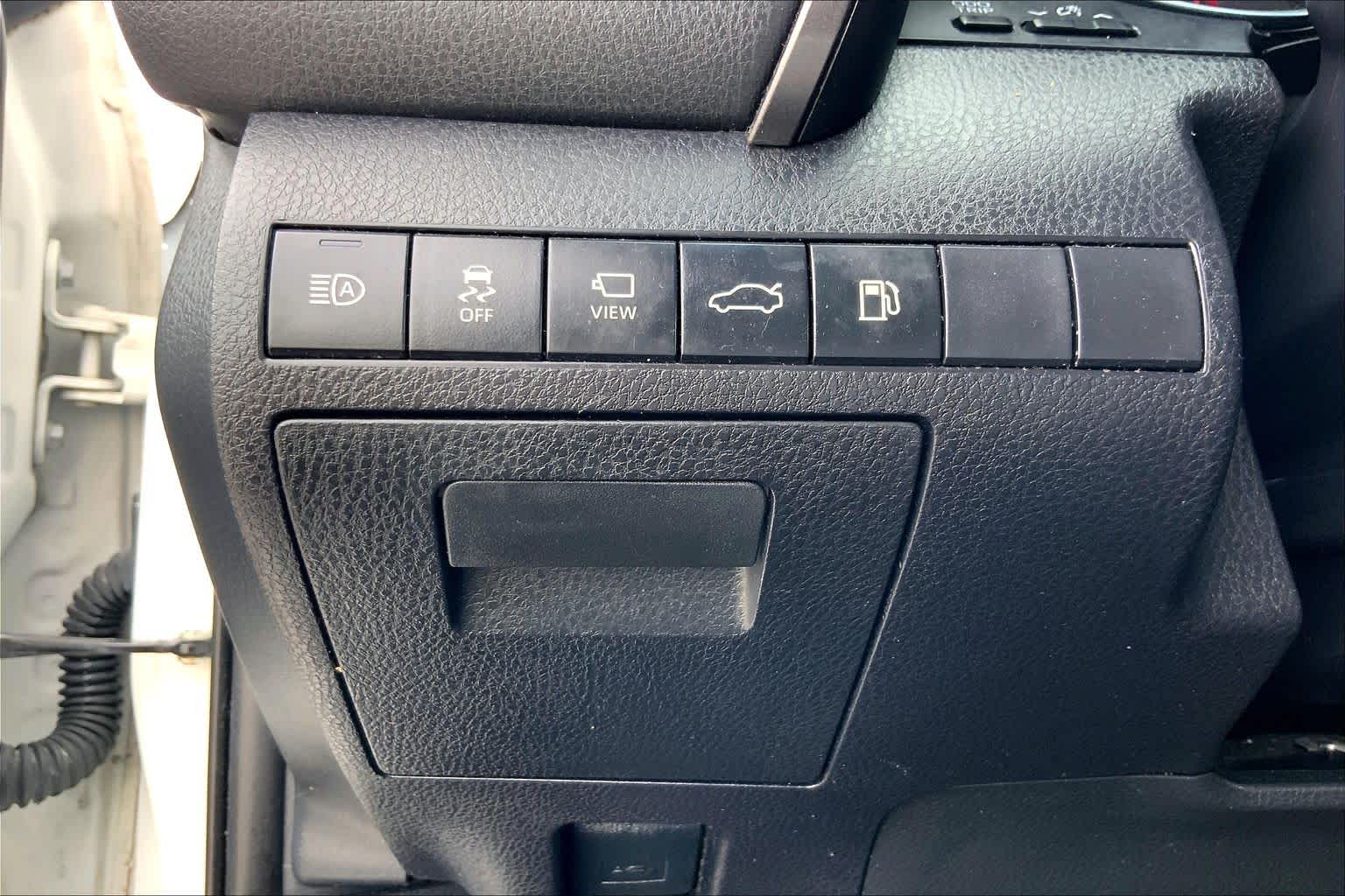 2018 Toyota Camry XSE Wind Chill Pearl at Beck & Masten Kia
