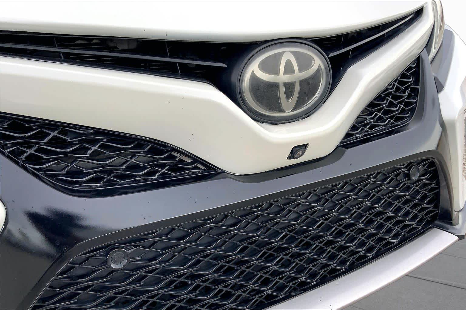 2018 Toyota Camry XSE Wind Chill Pearl at Beck & Masten Kia