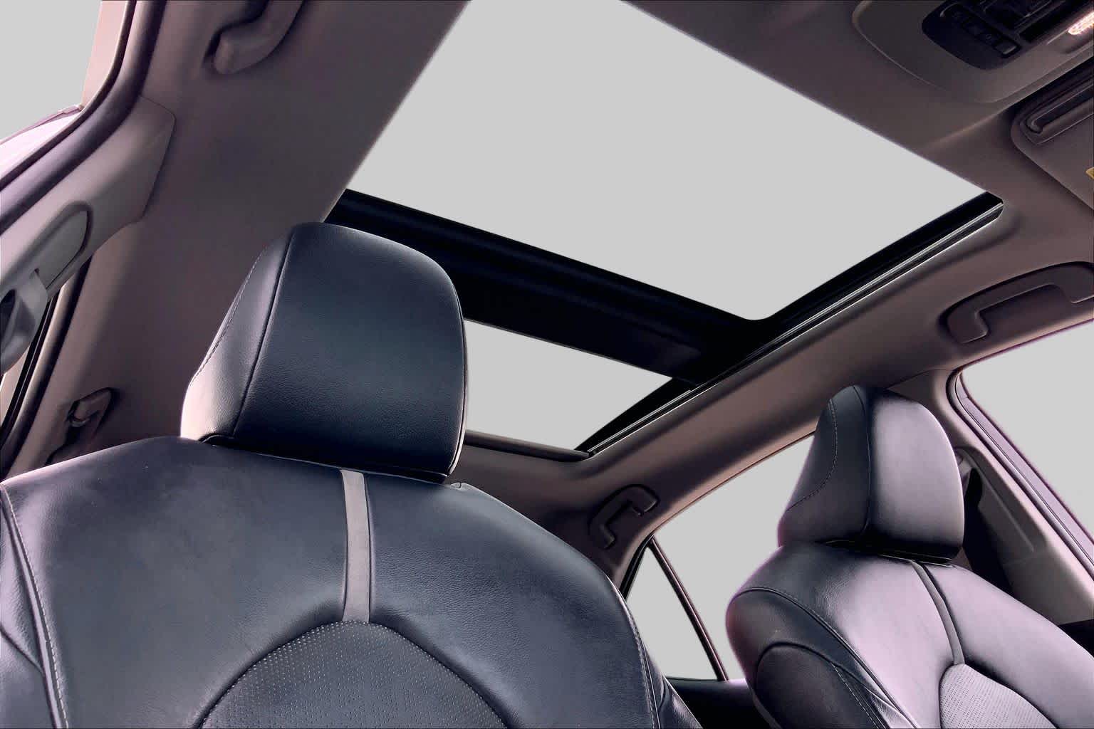 2018 Toyota Camry XSE Wind Chill Pearl at Beck & Masten Kia