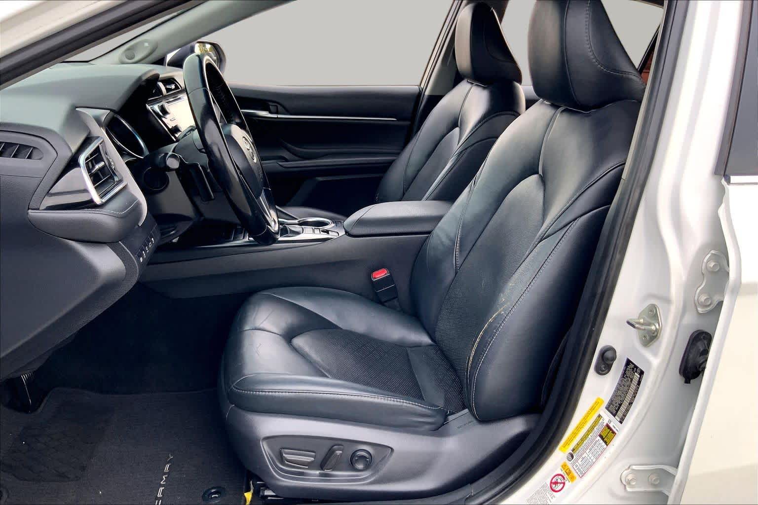 2018 Toyota Camry XSE Wind Chill Pearl at Beck & Masten Kia