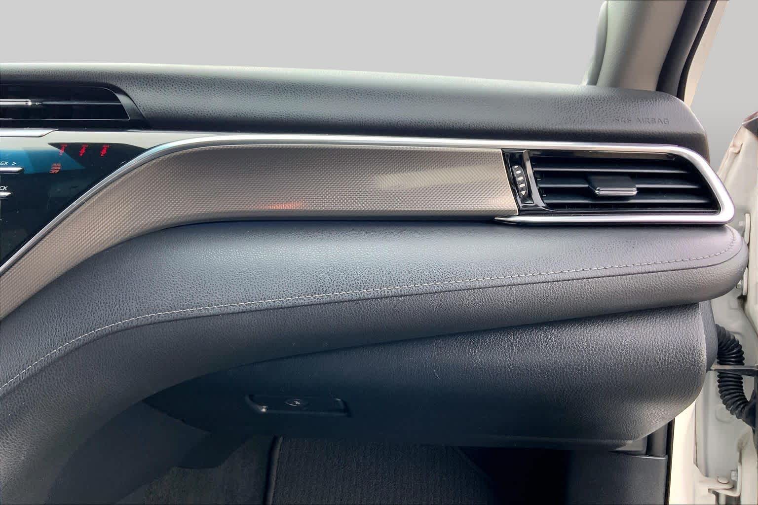 2018 Toyota Camry XSE Wind Chill Pearl at Beck & Masten Kia