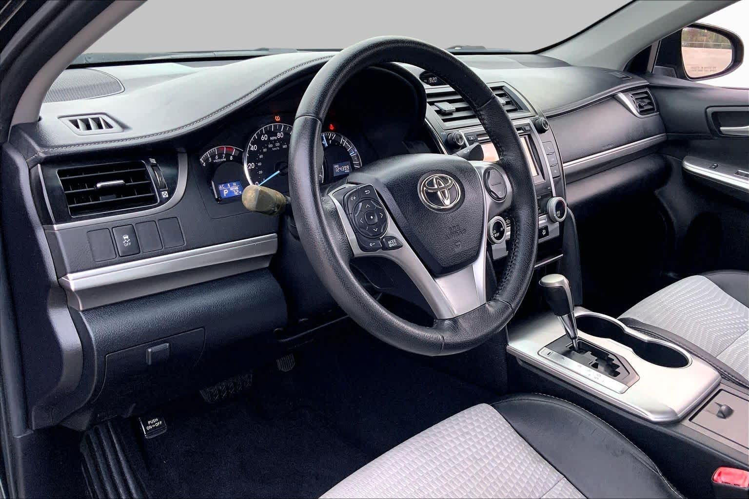 2012 Toyota Camry photo 17 of 35