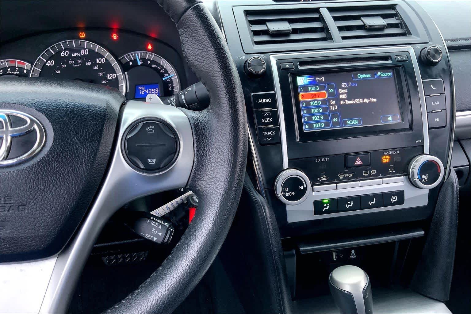 2012 Toyota Camry photo 24 of 35