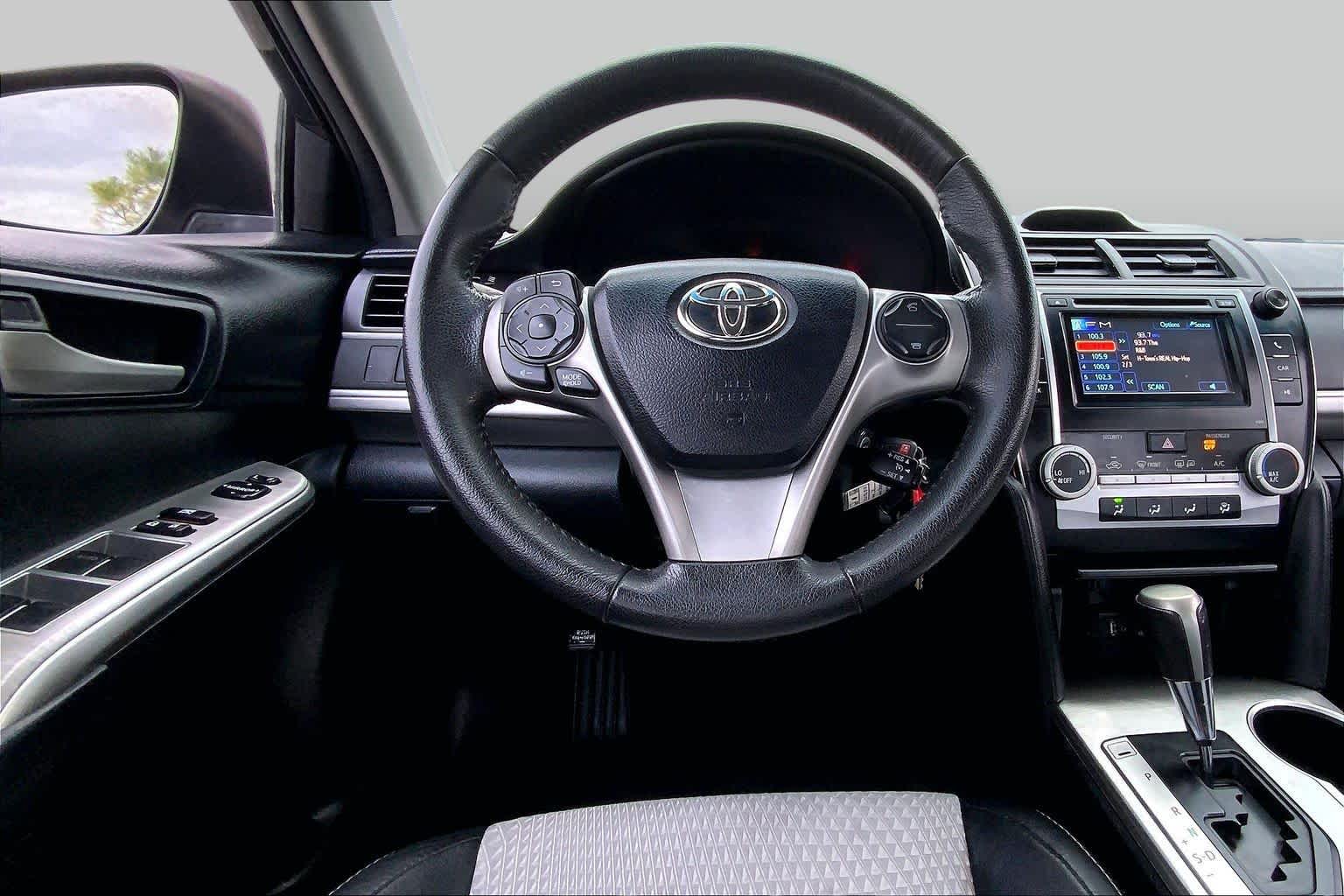 2012 Toyota Camry photo 6 of 35
