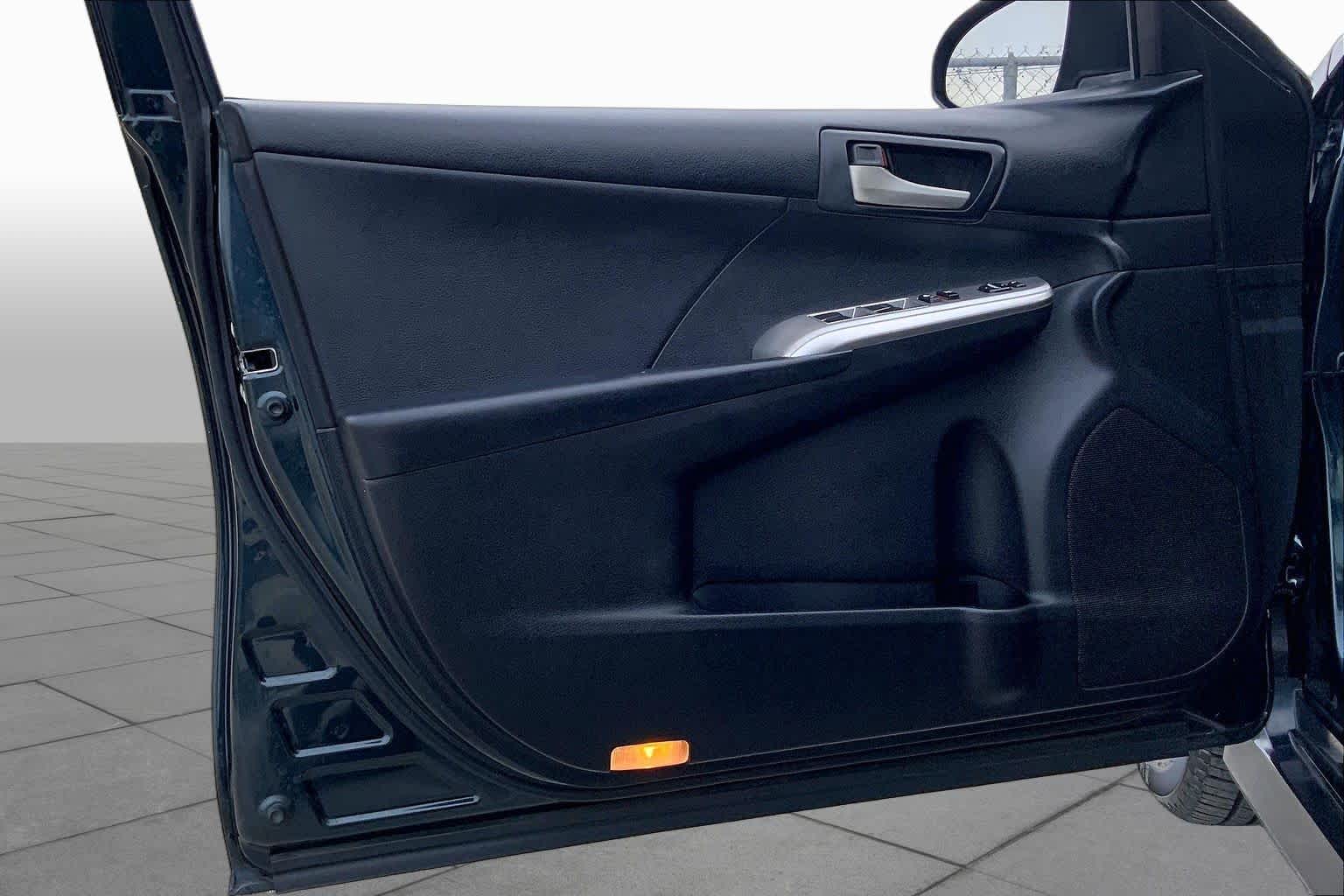 2012 Toyota Camry photo 21 of 35
