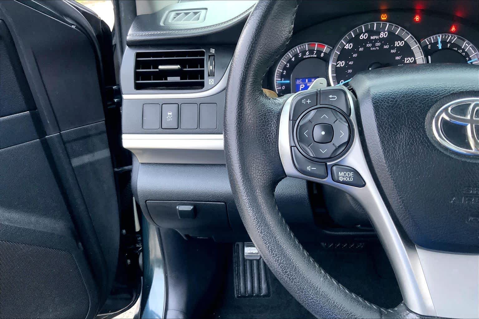 2012 Toyota Camry photo 23 of 35