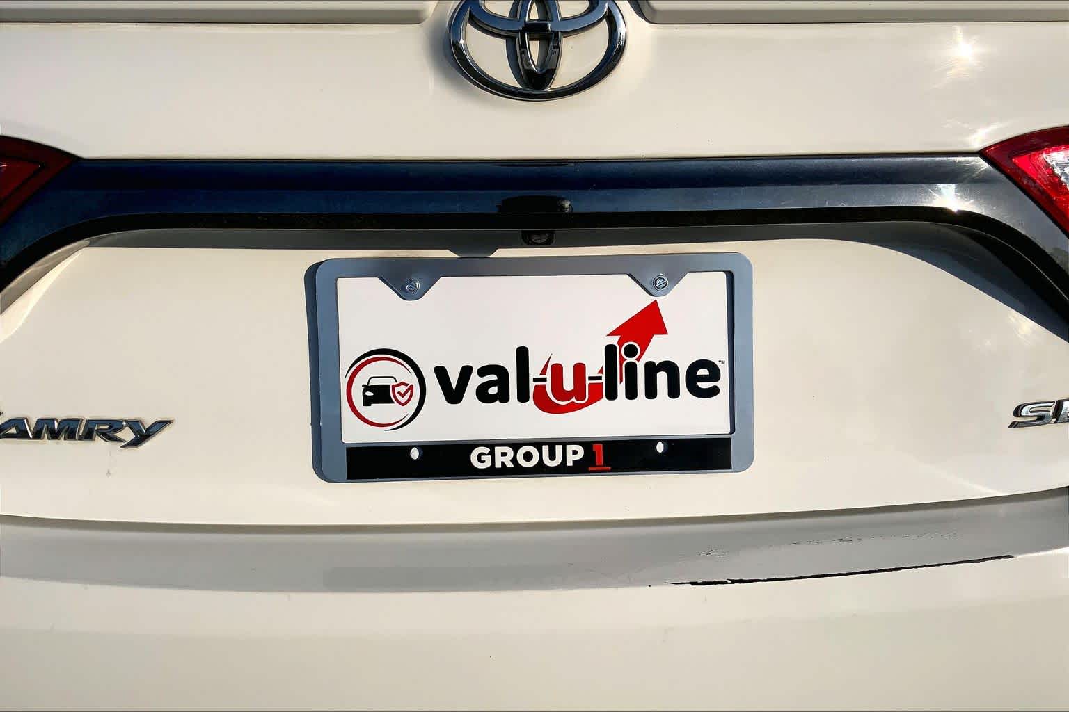 2016 Toyota Camry photo 10 of 36