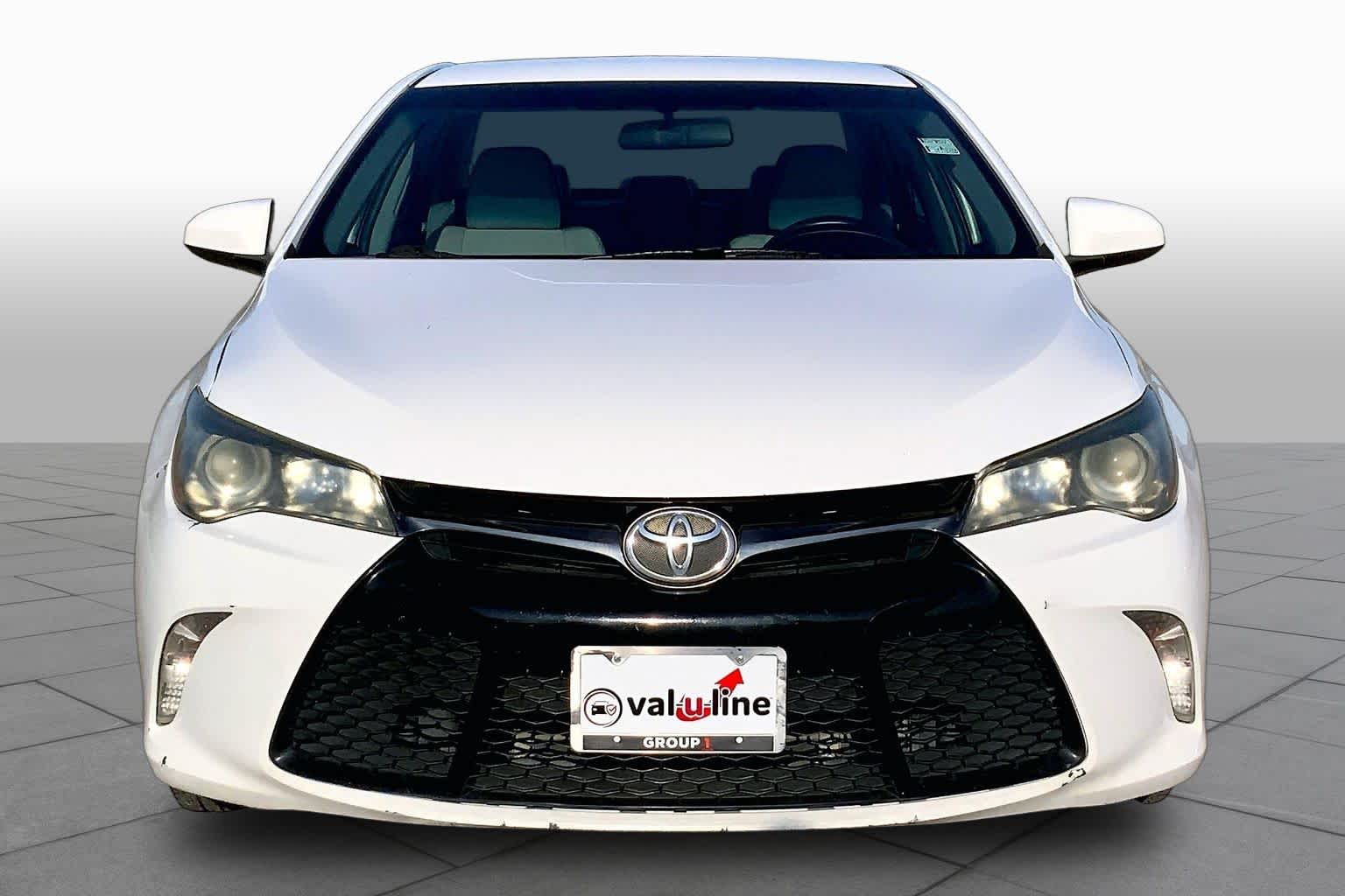2016 Toyota Camry photo 4 of 36