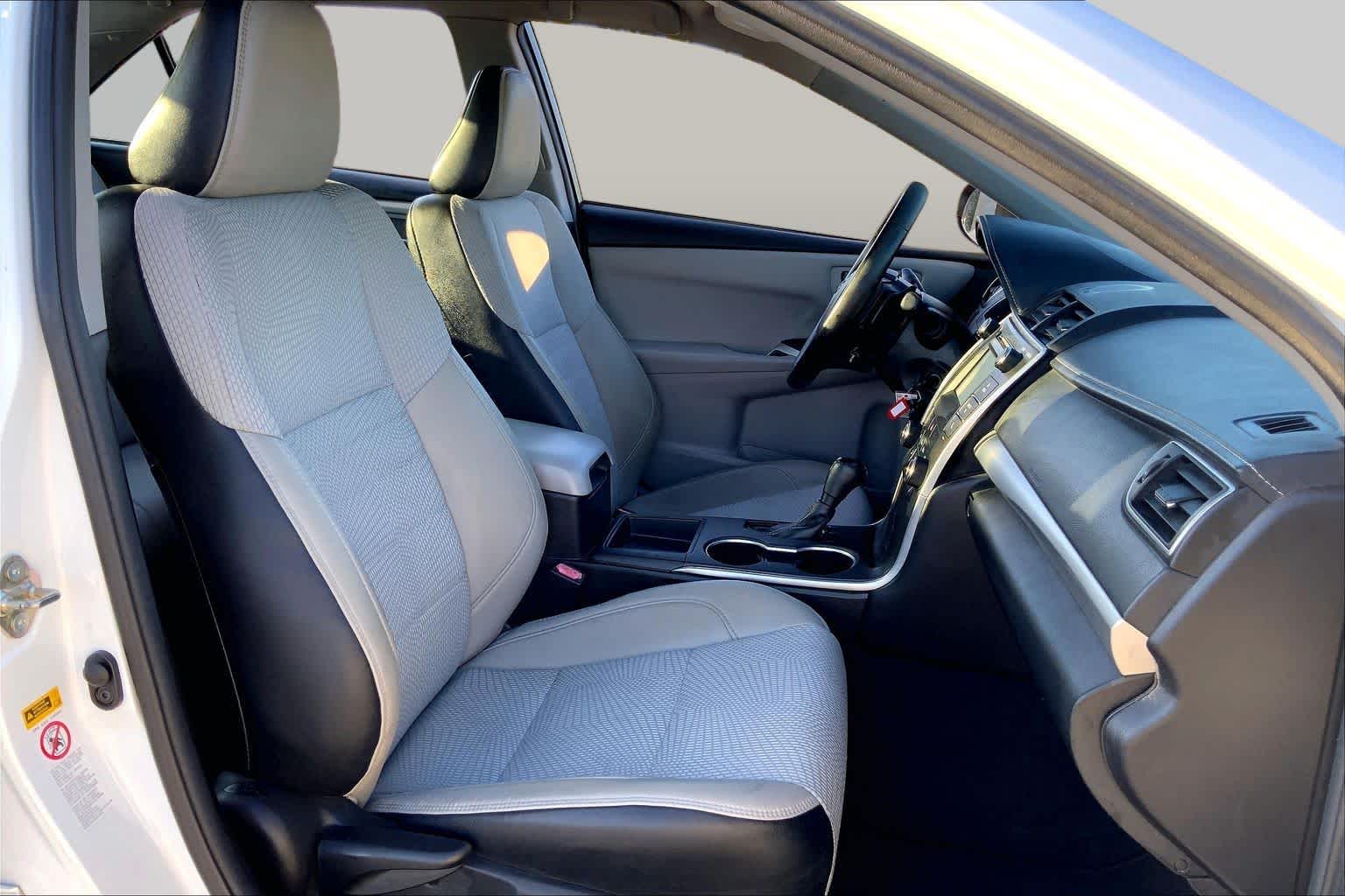 2016 Toyota Camry photo 9 of 36