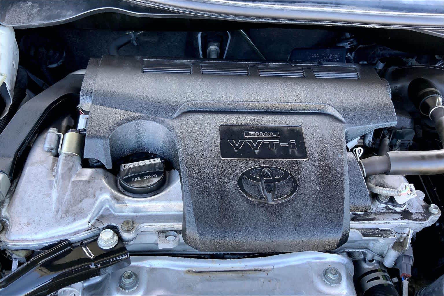 2016 Toyota Camry photo 32 of 36