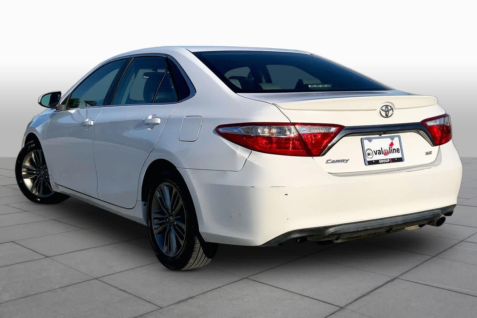 2016 Toyota Camry photo 12 of 36