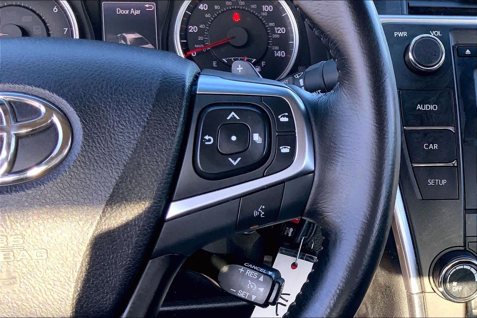2016 Toyota Camry photo 24 of 36