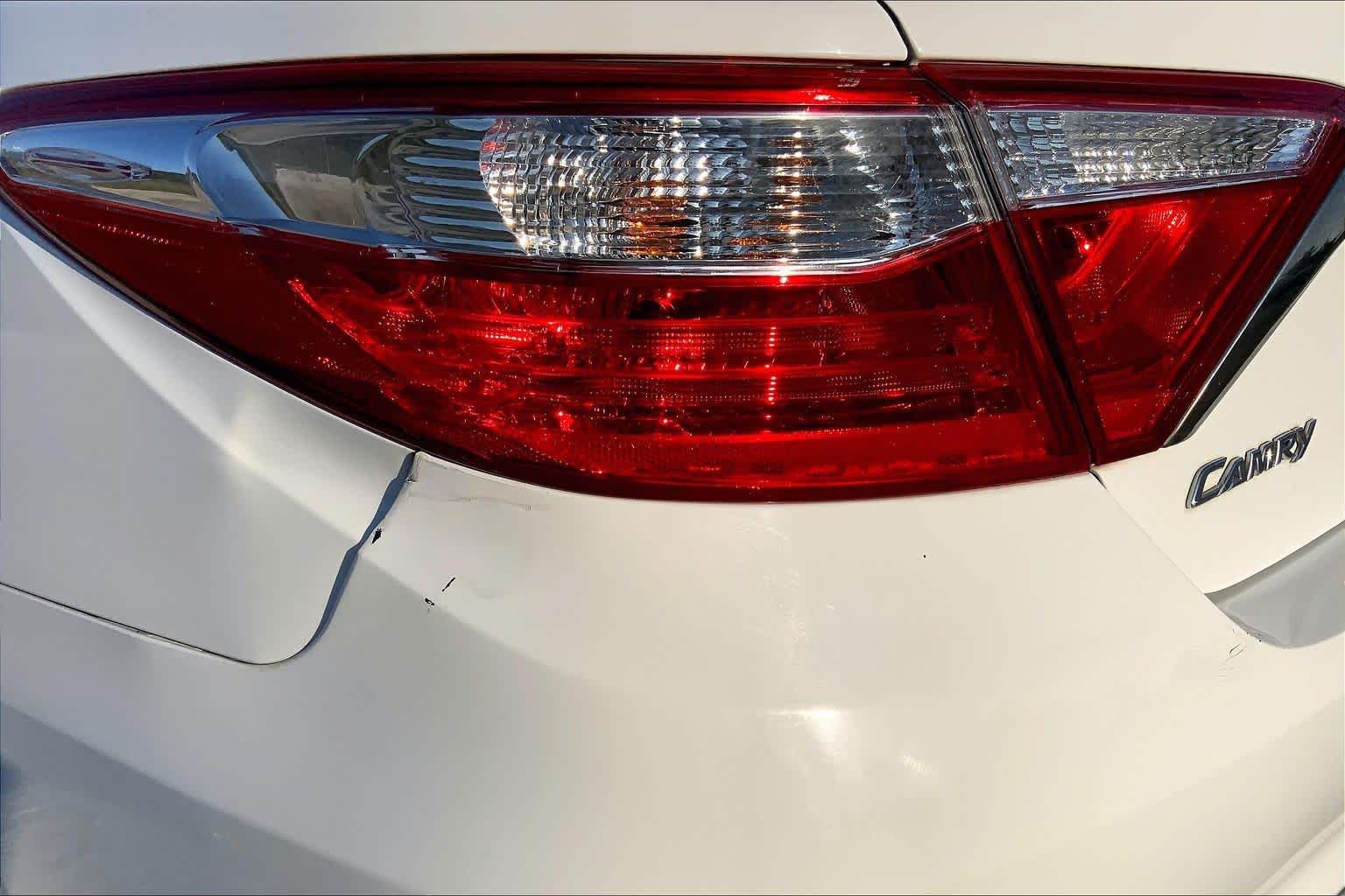 2016 Toyota Camry photo 28 of 36